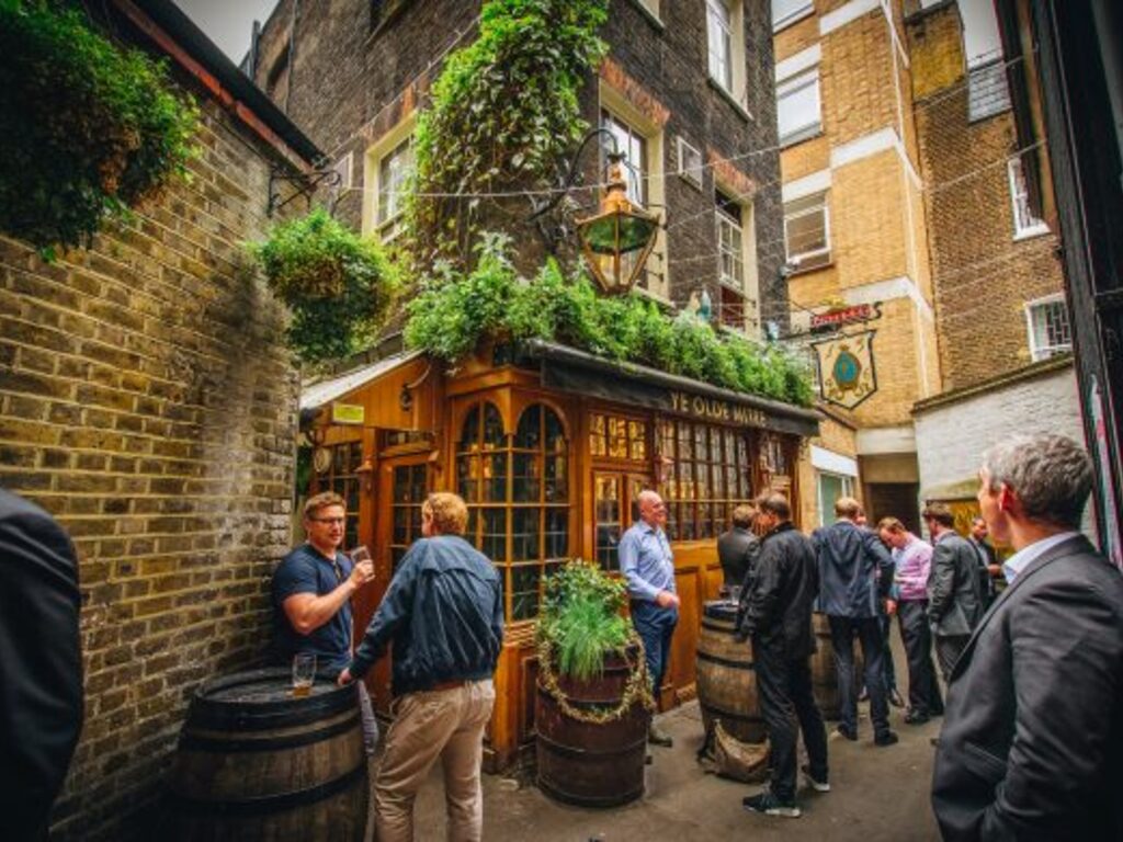 facts of london: Ye-Olde-Mitre-Oldest-Pub-in-London