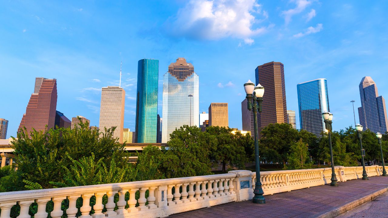 Where to Sleep, Shower, & Relax During a Long Layover at Houston Airport (IAH)
